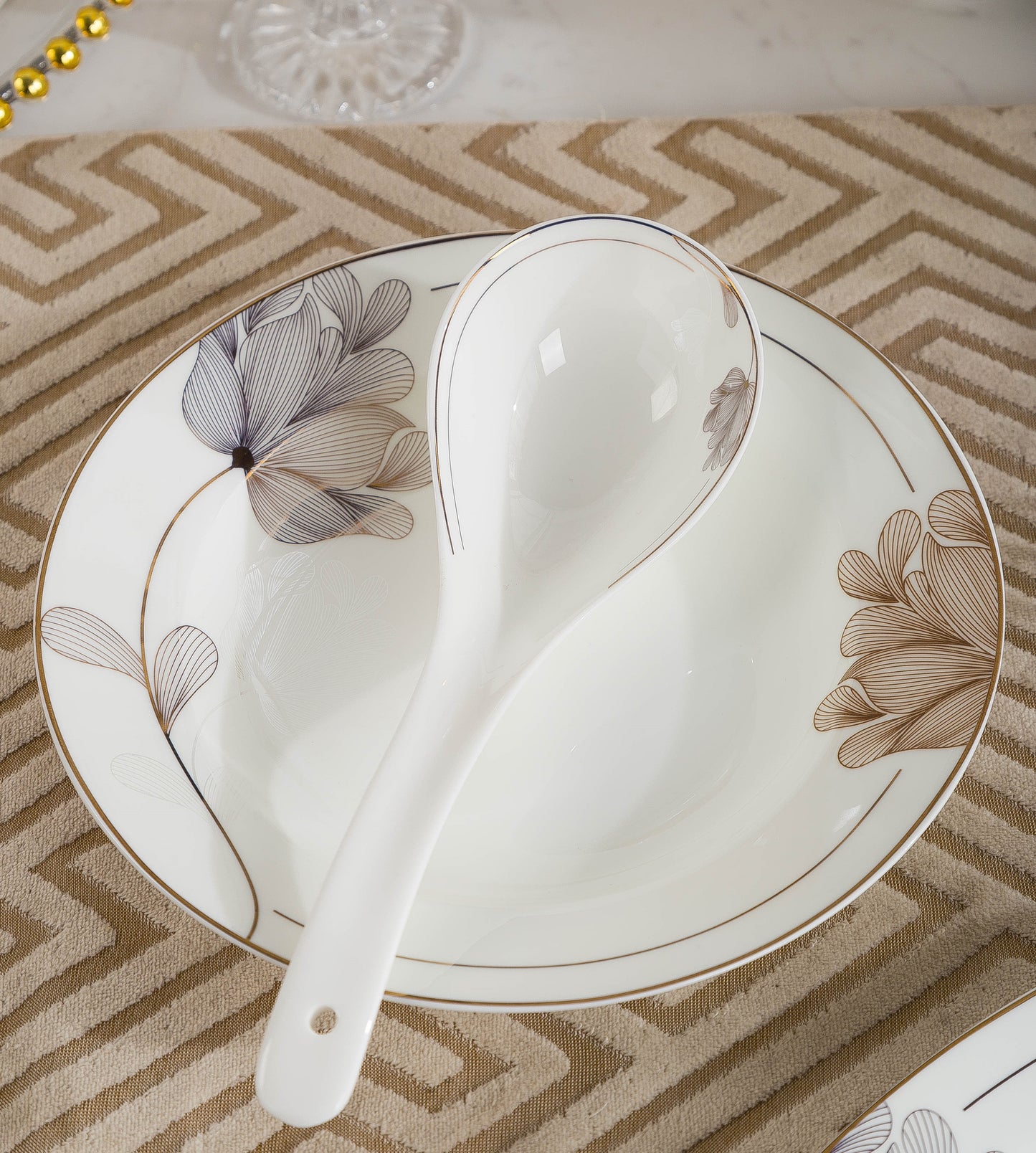 ‘Primrose’ 16-Piece Dinner Set