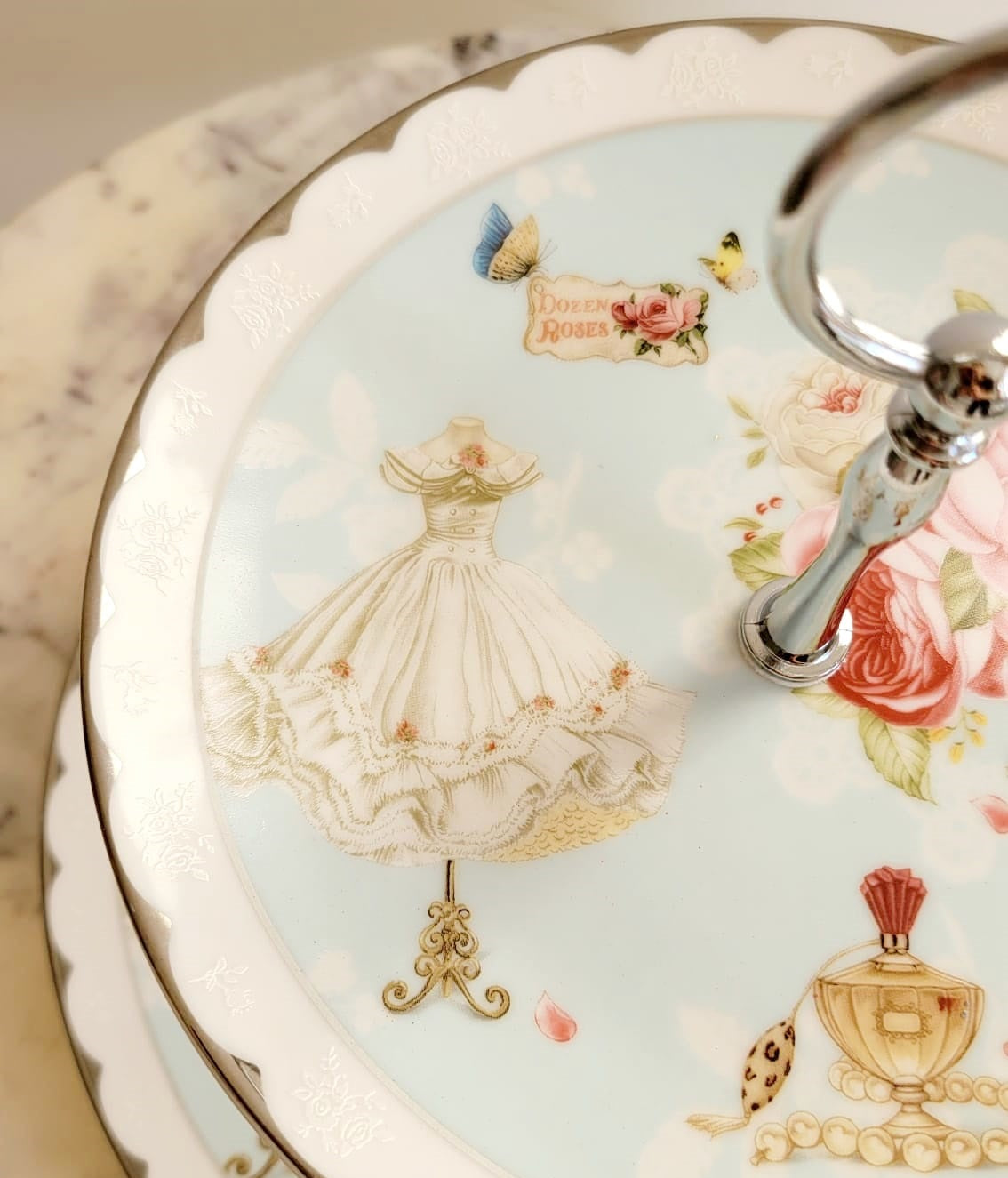 ‘Dozen Roses’ 2-Tier Porcelain Cake Stand