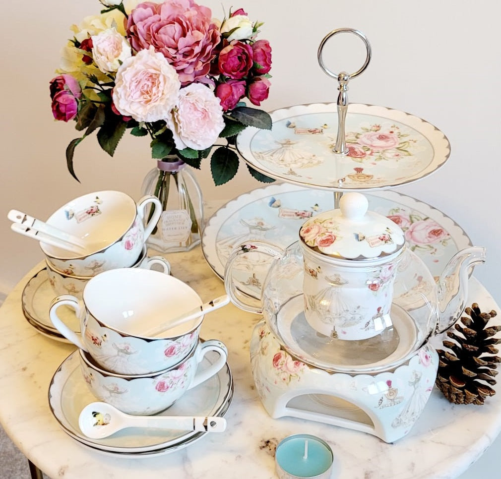 ‘Dozen Roses’ 15-Piece Porcelain Tea Set