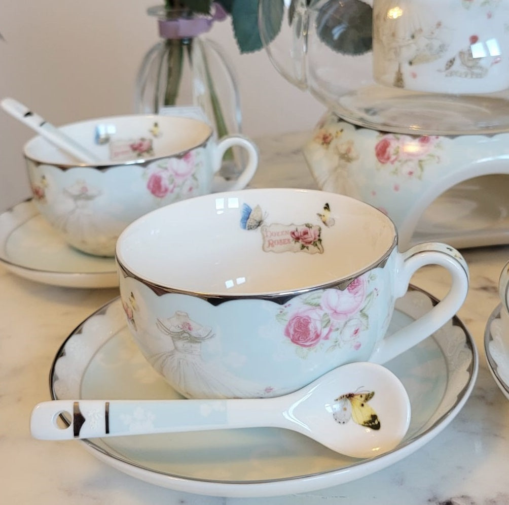 ‘Dozen Roses’ 15-Piece Porcelain Tea Set