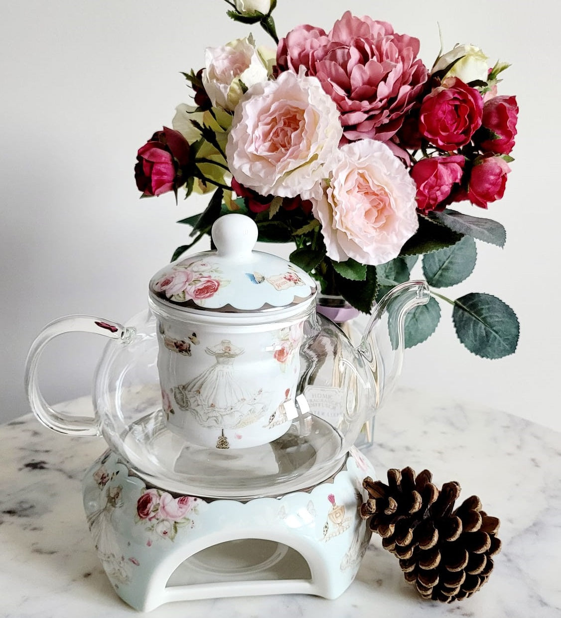 ‘Dozen Roses’ 15-Piece Porcelain Tea Set