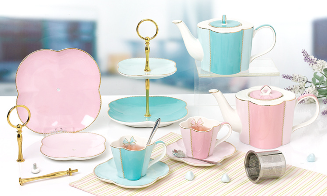 ‘Lucky Four-leaf Clover’ 10-Piece Ceramic Tea Set (Pink)